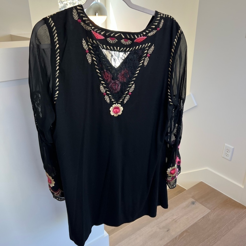 Vintage Collection Embroidered Black Top with Pink Floral Accents Size Large - Picture 6 of 12